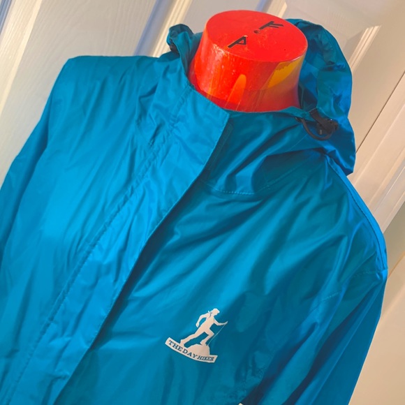 THE DAY HIKER RainCoat - Picture 8 of 12
